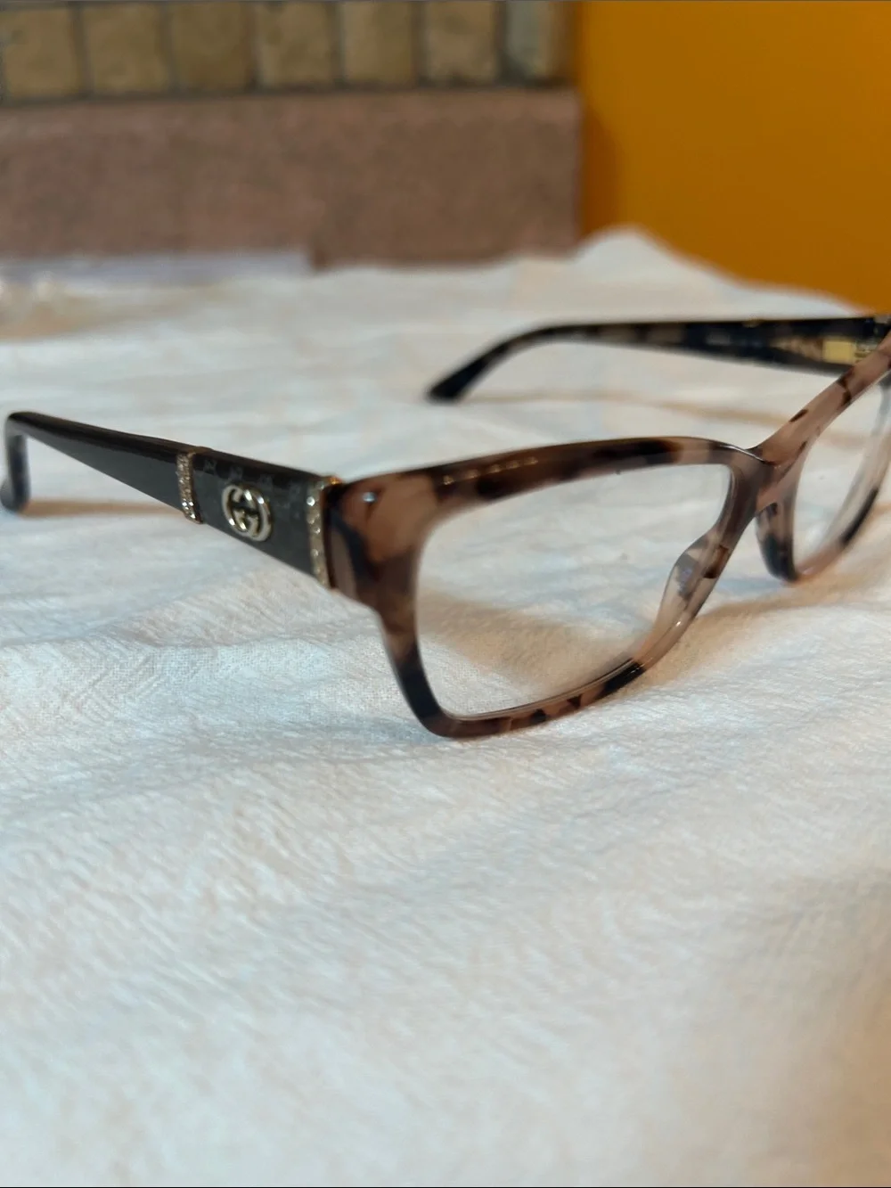 Gucci Tortoiseshell Rectangular Women's Glasses - Brown/light brown rose.